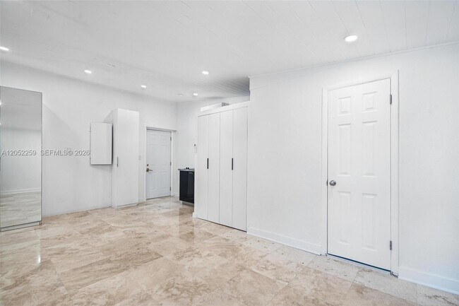 Building Photo - 7810 Beach View Dr