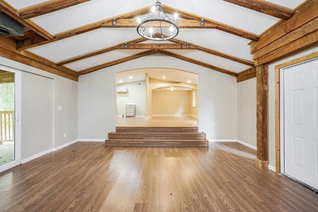 Building Photo - "Charming 3-Bed Sanctuary with Scenic Views in Floral City - 1608 Sq Ft of Comfort!"