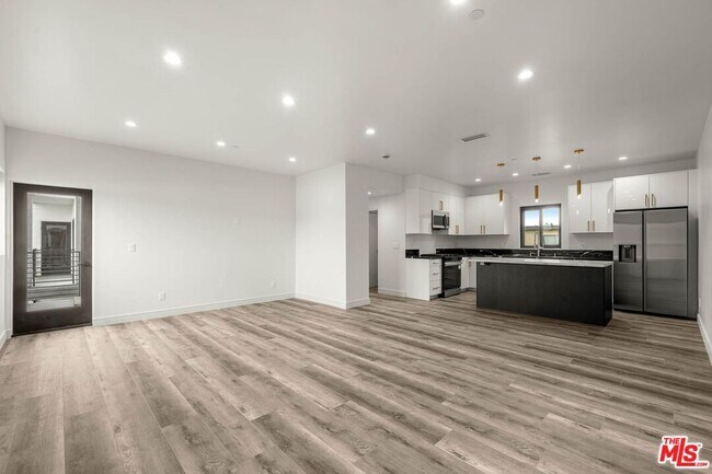 Building Photo - 1920 S Sherbourne Dr