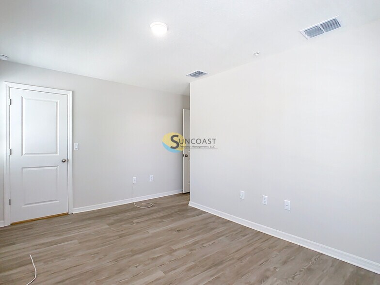 Building Photo - 3821 SW 43rd Ct