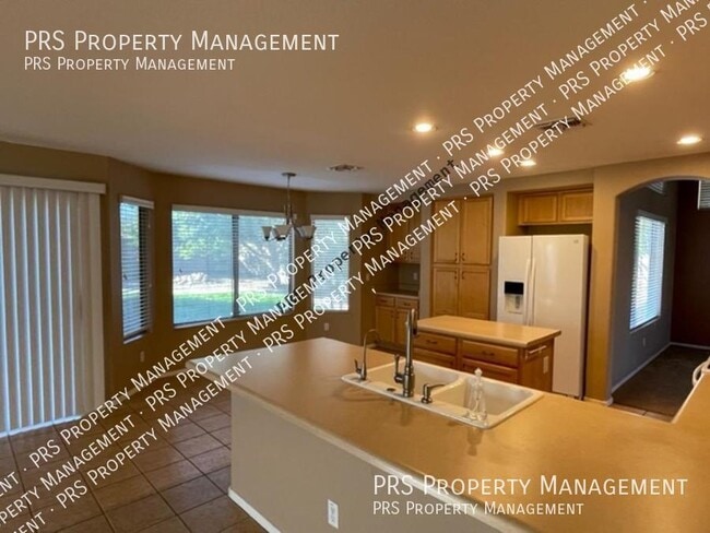 Building Photo - 1053 W Bruce Ave