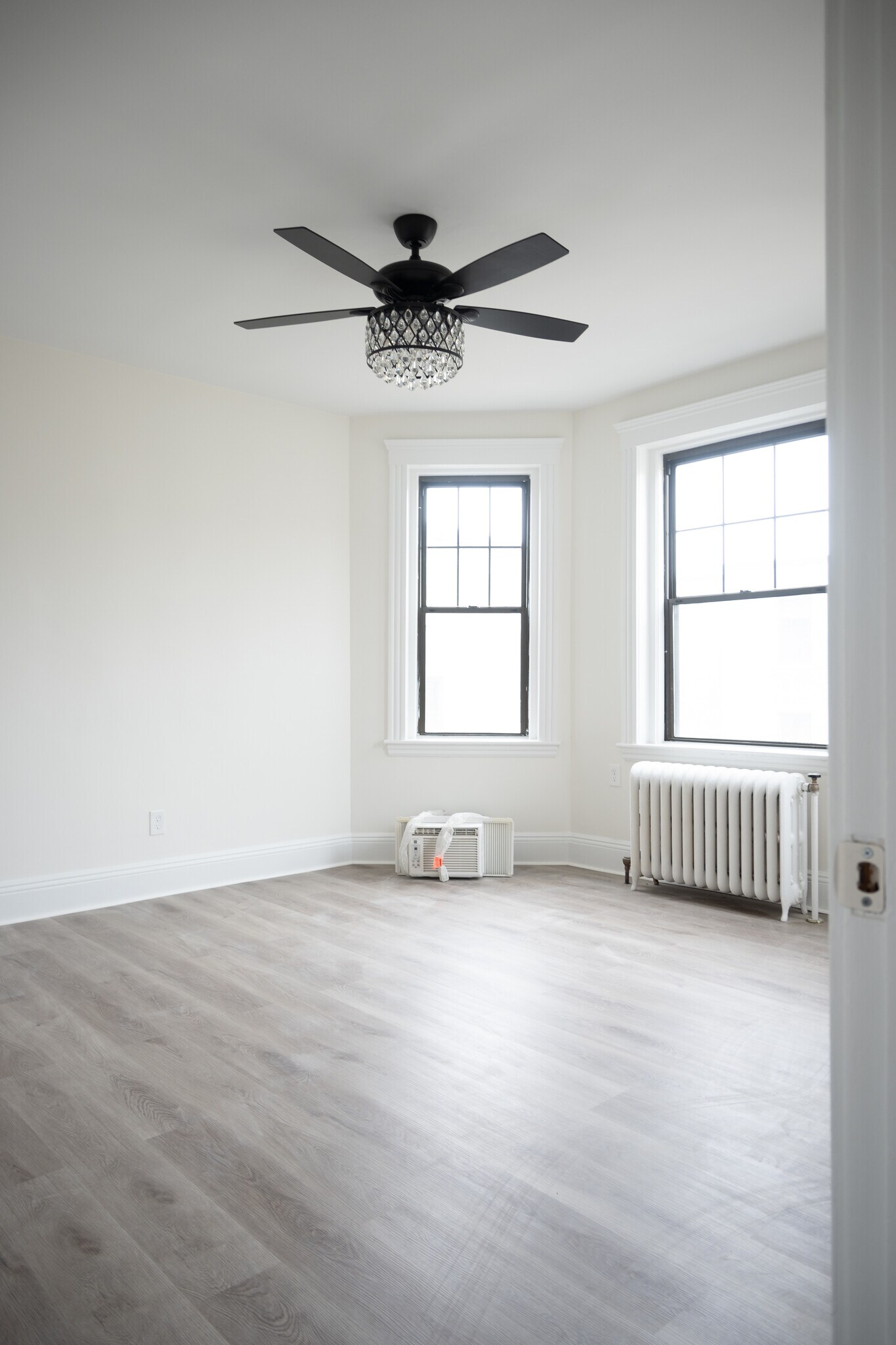 Room 1 - 374 Chestnut Hill Ave