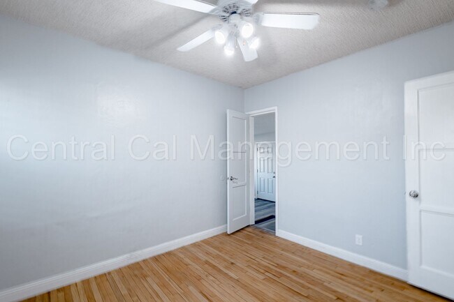 Building Photo - 2 Bedroom/1 Bath Home with Bonus Room  - $1650 per month!