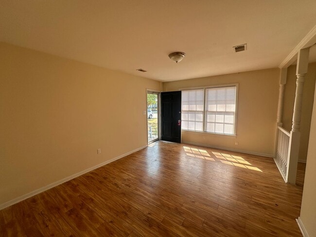 Building Photo - 801 Montclair Dr