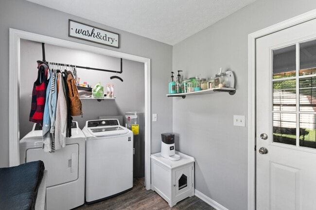 Building Photo - 3 Bedroom 1 1/2 Bath Home for Rent in Charlestown Indiana