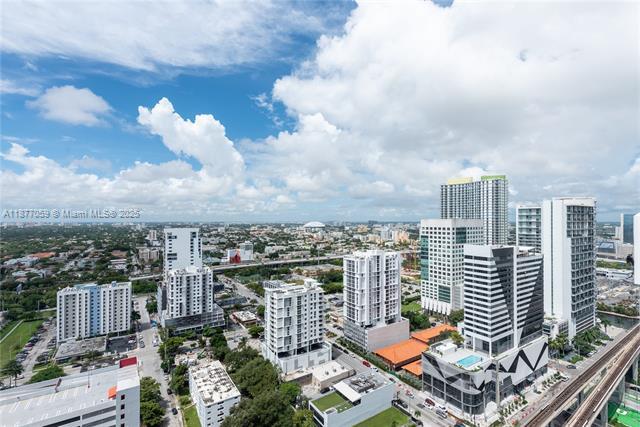 Building Photo - 999 SW 1st Ave