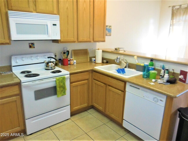 Building Photo - 2600 E Springfield Pl