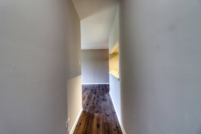 Building Photo - 364 Grissom Ct