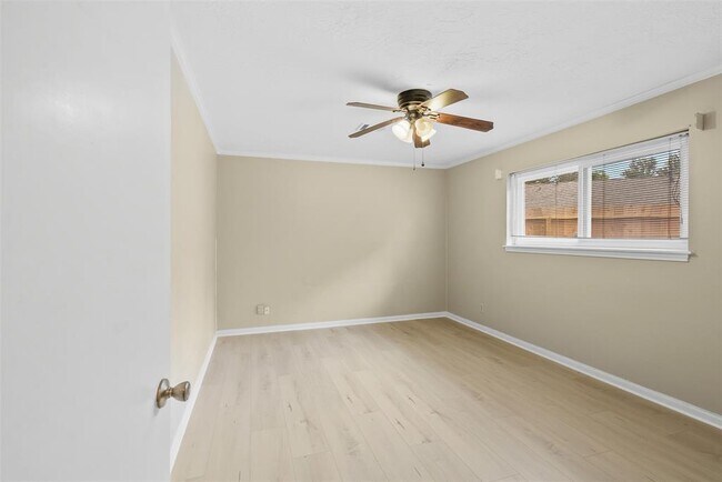 Building Photo - 3315 Crestdale Dr