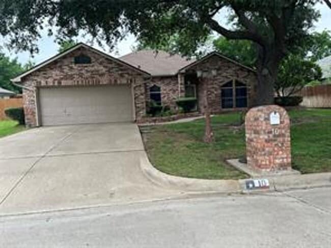 Primary Photo - Beautifully Updated 3 Bedroom plus Study i...