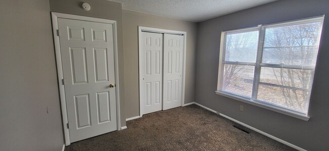 Building Photo - 4 Bedrooms! 2 Bathrooms! Updated! $1295!