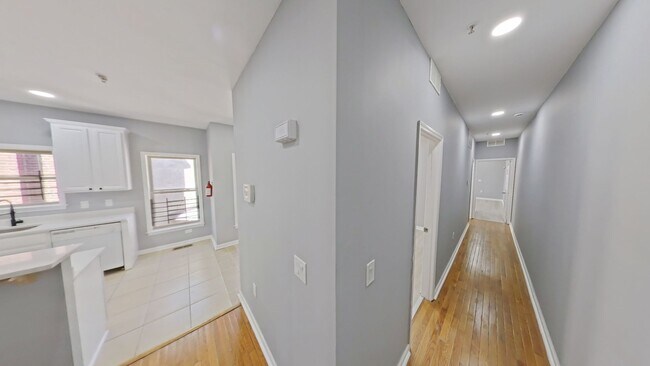 Building Photo - 1831 W Diamond St