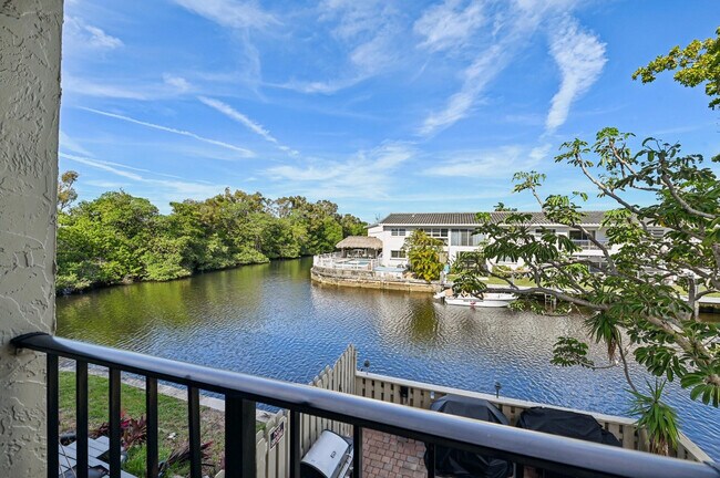 Building Photo - 1400 NE 54th St