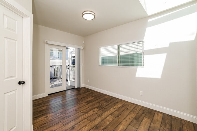 Building Photo - 875 Wood St