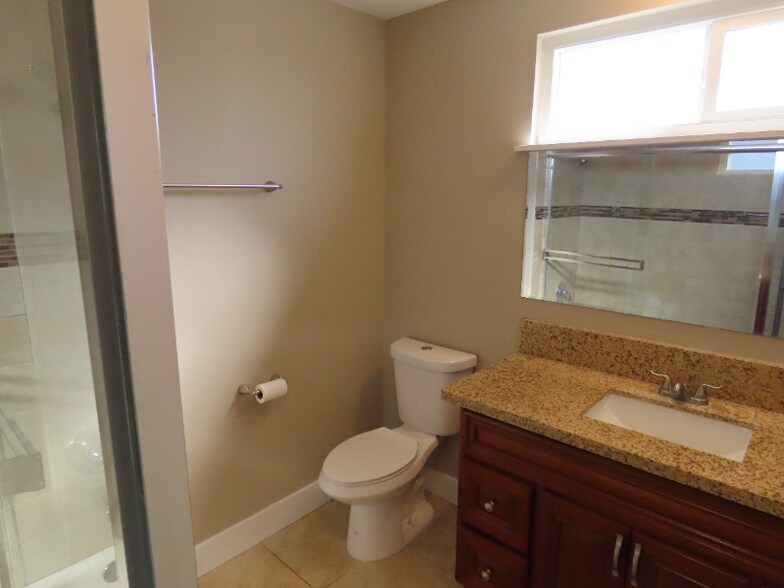 Building Photo - 11852 Crystal Ave