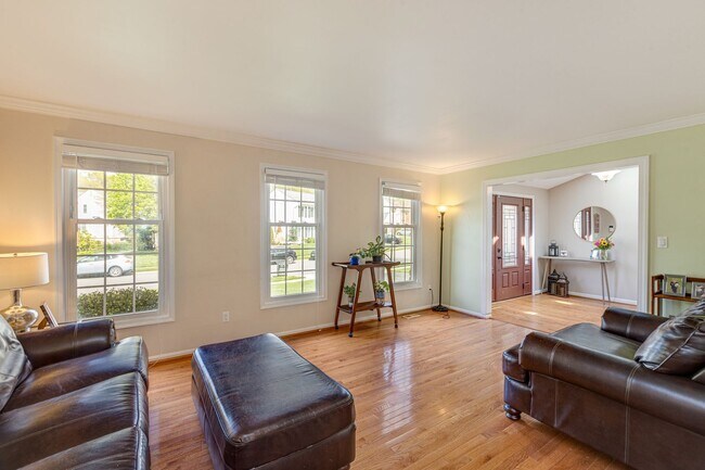 Building Photo - 5624 Kemp Ln