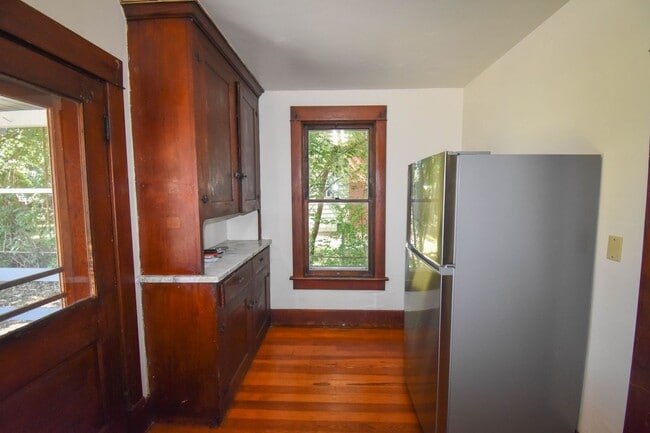 Building Photo - 205-205 S Summit St