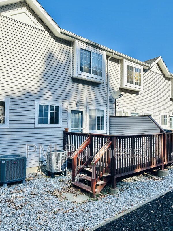 Building Photo - 310 Boston Post Rd