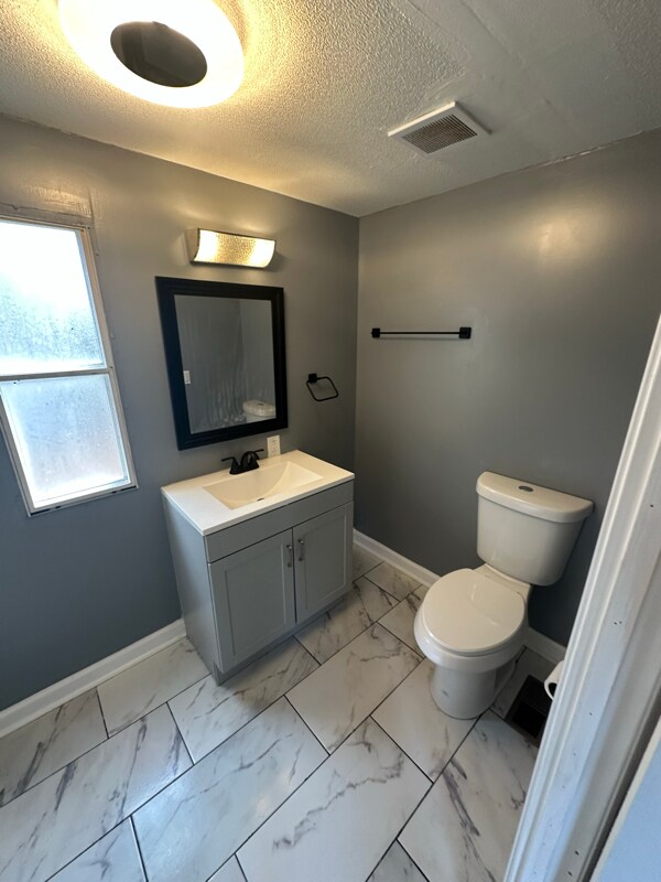 Building Photo - 208 Trotters Way