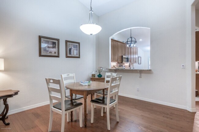 Building Photo - IMMACULATE TURNKEY FURNISHED- NEAR TWIN ISLES COUNTRY GOLF CLUB