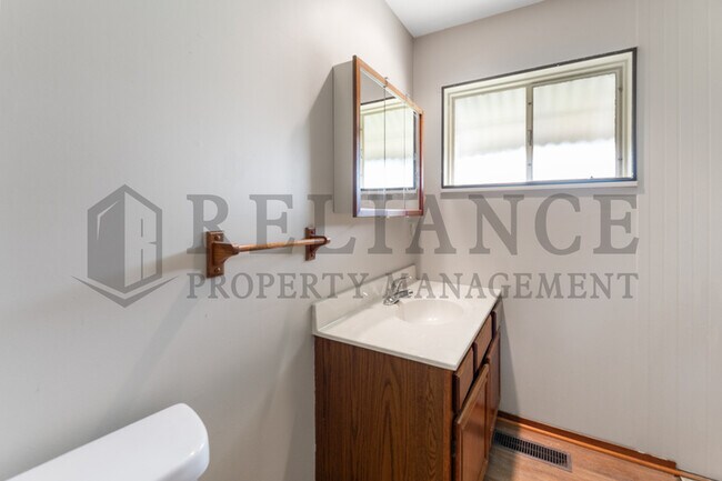 Building Photo - 2532 N Amidon Ave