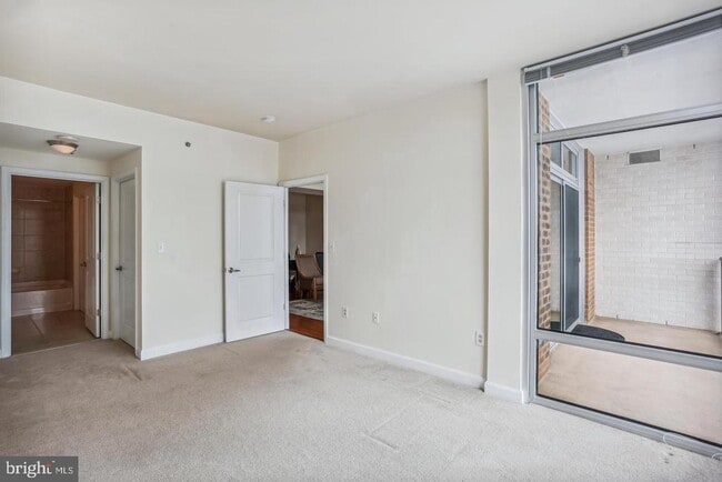 Building Photo - 5750 Bou Ave
