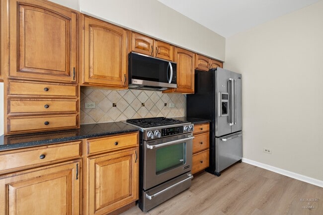 Building Photo - 615 W Parkside Dr
