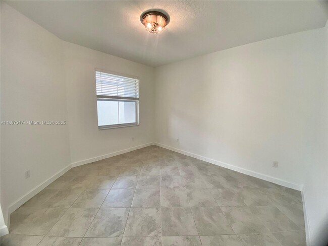 Building Photo - 7879 NW Greenbank Cir