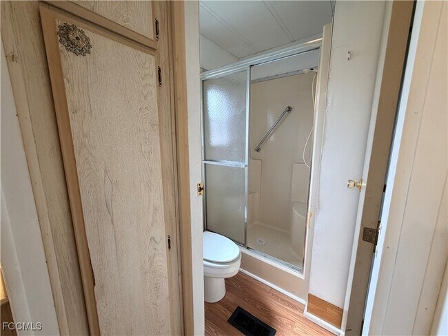 Building Photo - 106 Gaslight Ave