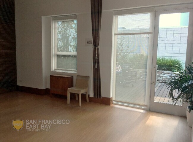 Building Photo - Luxurious SOMA Grand Condo: 3 Bed / 2 Bath...