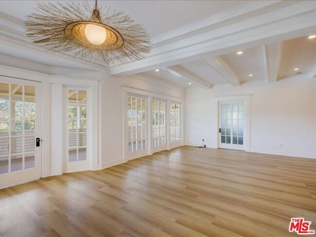 Building Photo - 400 N Avenue 66