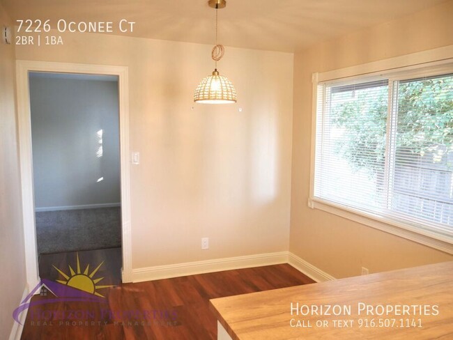 Building Photo - 2 Bed 1 Bath 827 Sq. Ft. Citrus Heights Du...