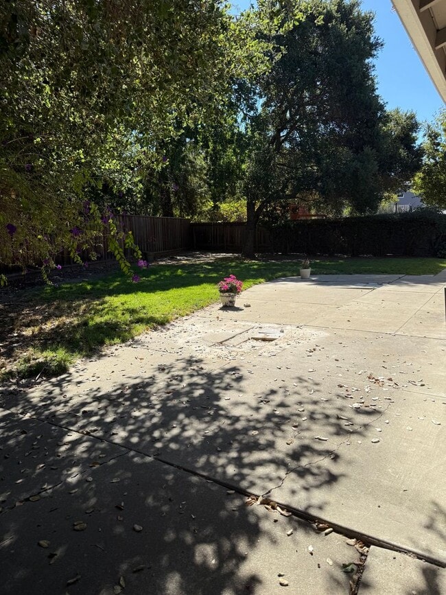 Building Photo - Spacious Waverly Park Home
