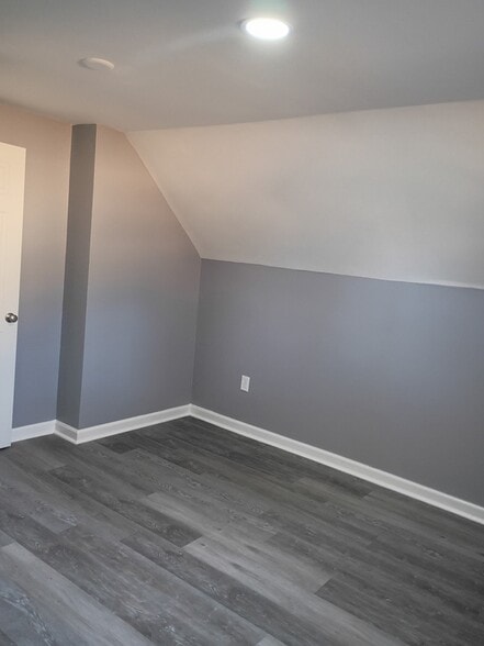 Building Photo - 18 Adger St