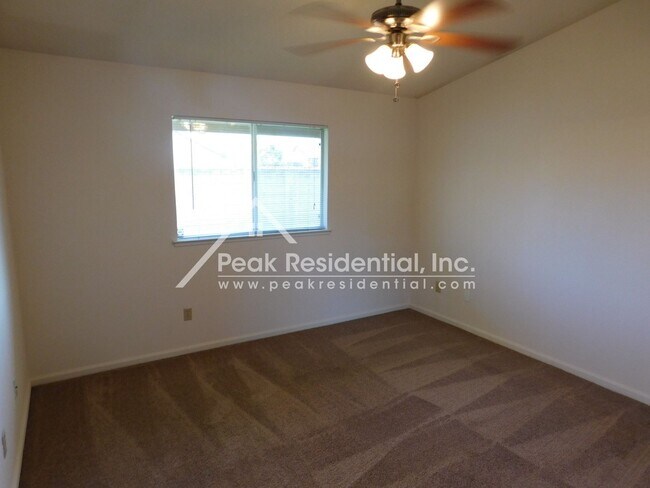 Building Photo - Spacious 3bd/2ba North Sacramento House with 2-Car Garage