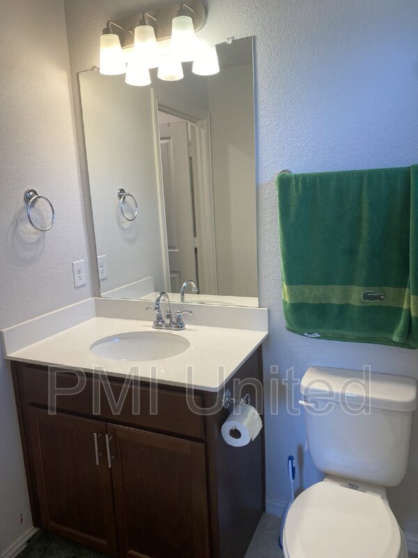Building Photo - 429 Halwin Dr