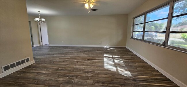 Building Photo - 1329 Fairfield Dr