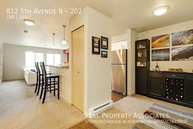 Building Photo - 812 5th Ave N