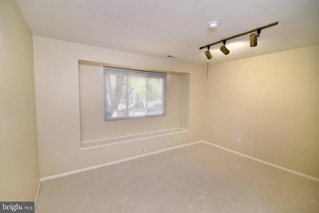 Building Photo - 201 Mulberry Cove