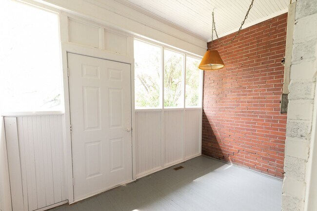 Building Photo - 501 Steele St