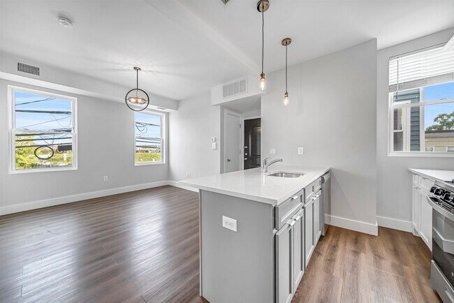 Building Photo - 91 W 21st St