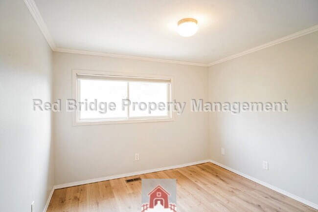 Building Photo - 5062 SW Freeman Ct