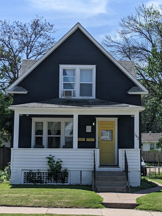 Primary Photo - 142 Annapolis St E