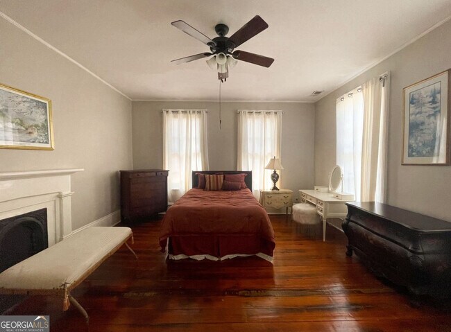 Building Photo - 305 Orange St