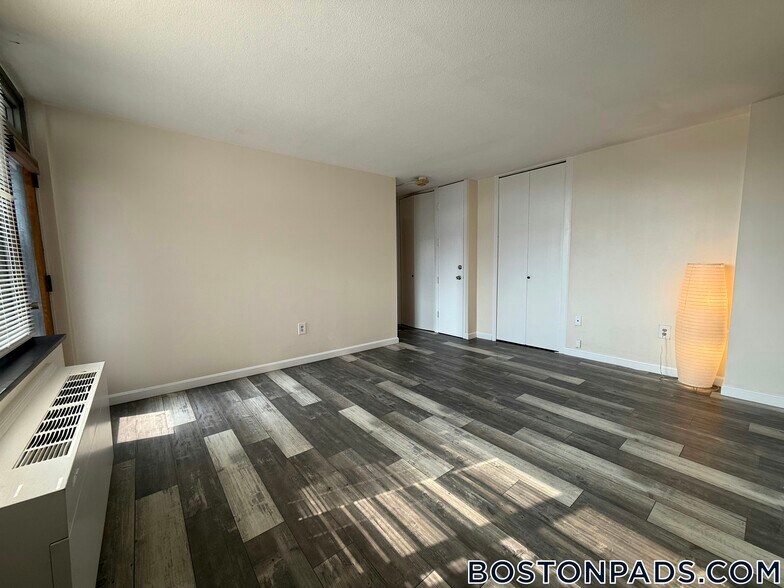 Building Photo - 125 Trapelo Rd