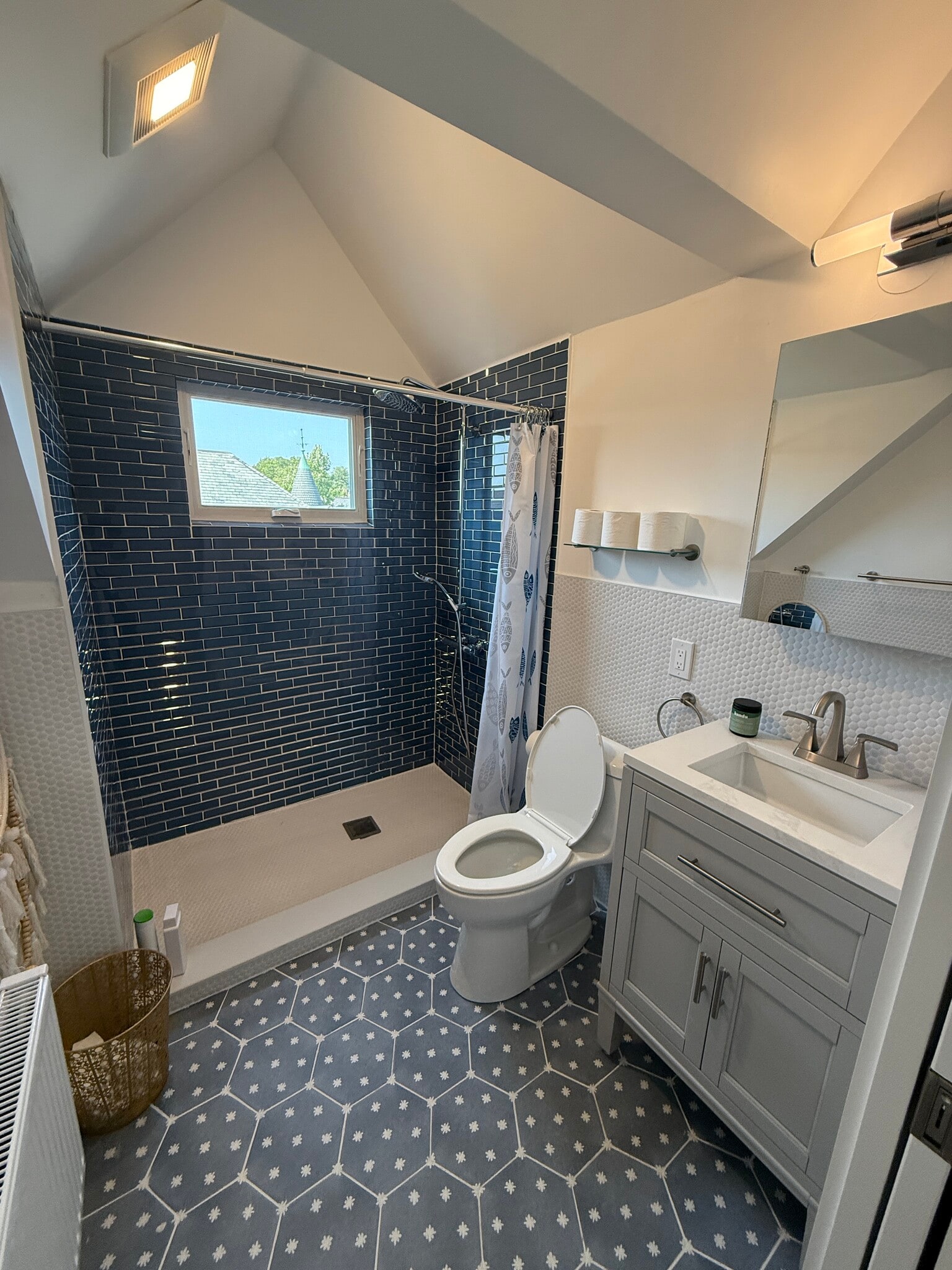 Building Photo - 96 Munroe St