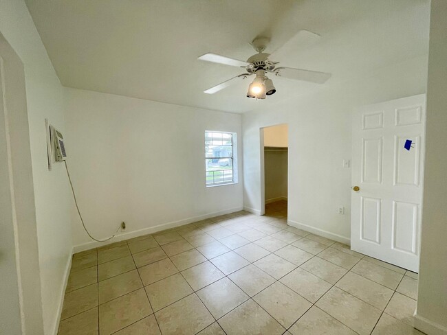 Building Photo - 320 SW 21st St