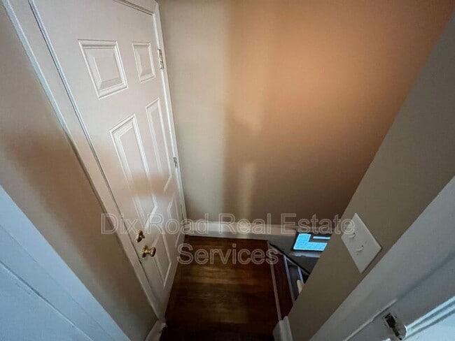 Building Photo - 921 Millikin St