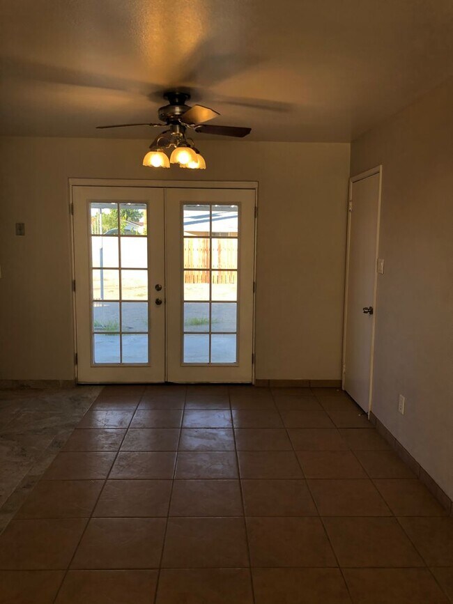 Building Photo - Adorable Home in Laverne Terrace!