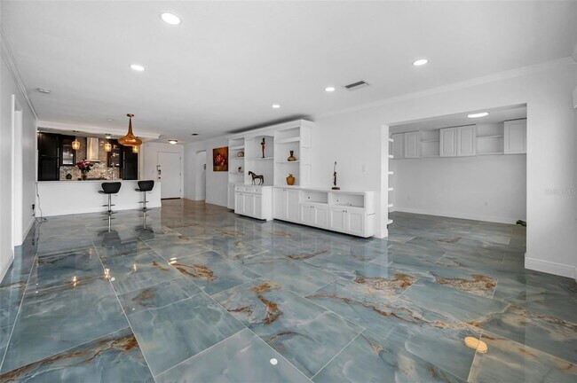 Building Photo - 100 Bluff View Dr